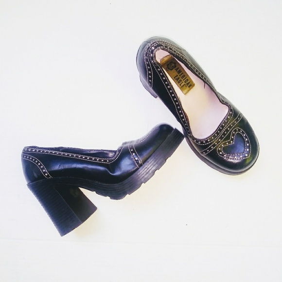 American Eagle Outfitters Shoes - Vintage American Eagle platform maryjanes sz.8